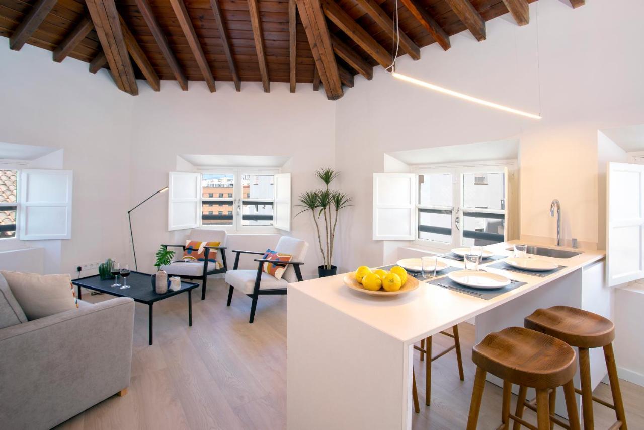 Apartamentos Thyssen Cisneros By Rent Me Málaga Esterno foto